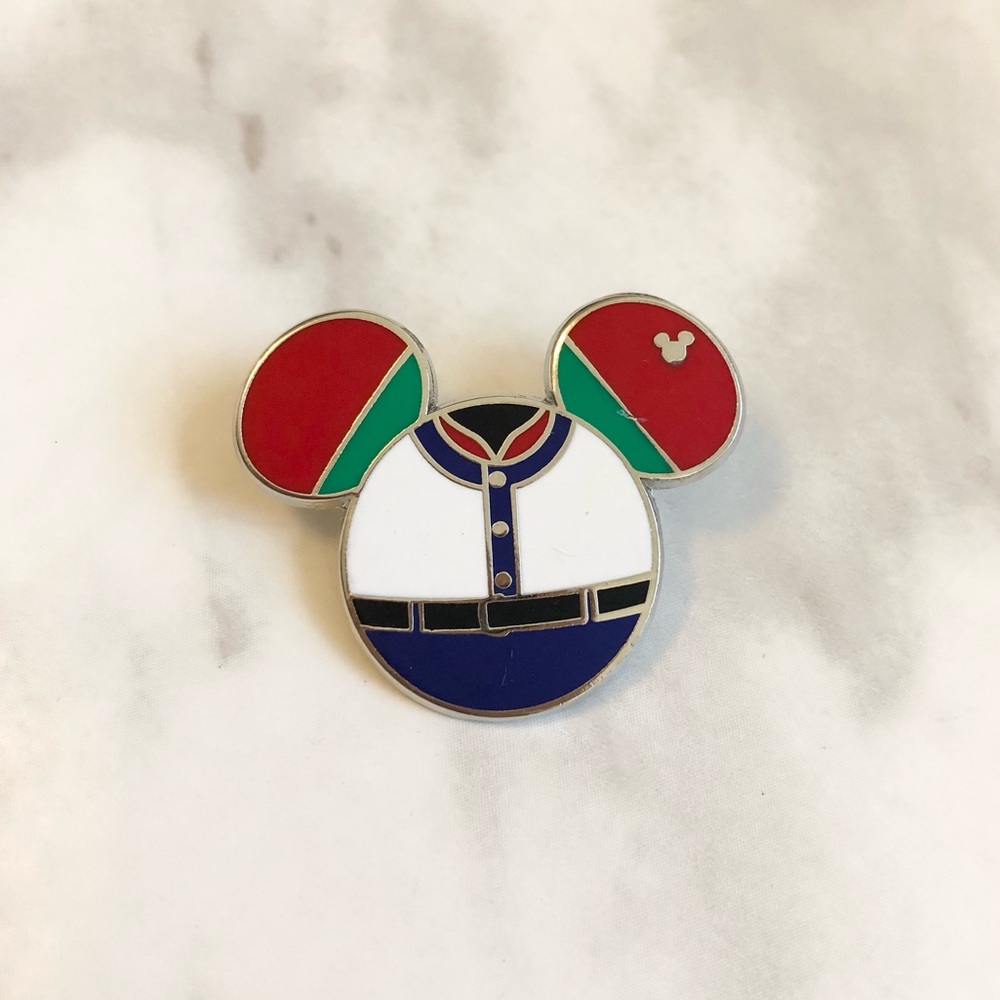 🎉 New Disney Parks Epcot Cast Member Hidden Mickey Pin
